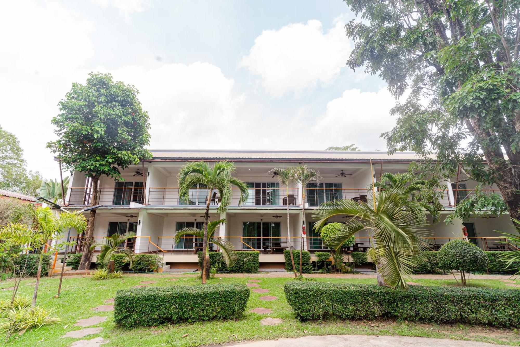 Baan Suan Khun Ta And Golf Resort Ubon Ratchathani Dış mekan fotoğraf